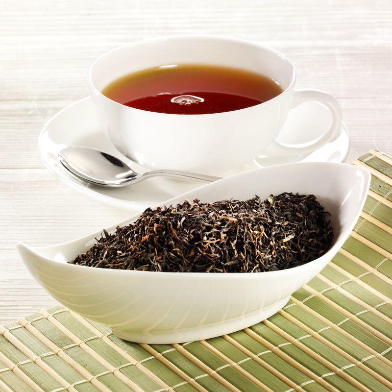 Что такое байховый чай. Чай Assam. Заваривать чай. Байховый чай. Чай черный заваренный.